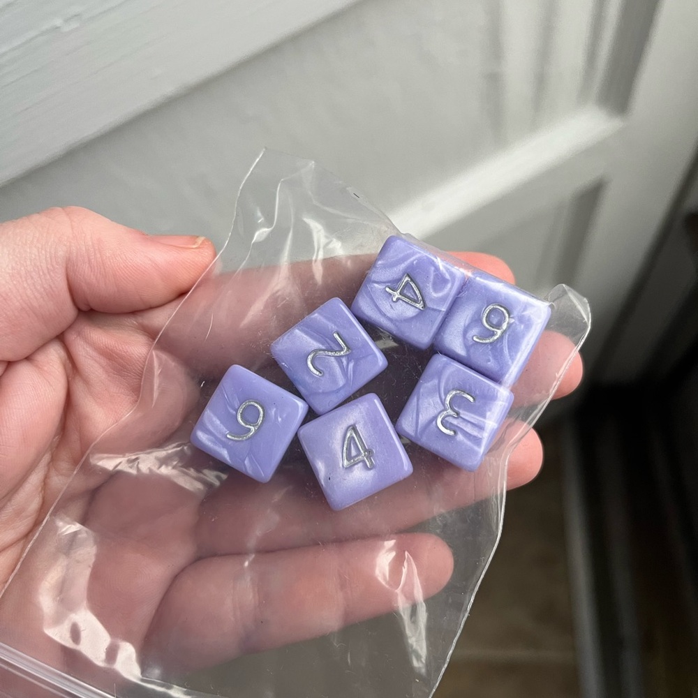 NIB 6-piece lilac dice set with silver ink